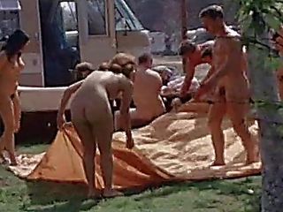 裸 人 在 该 picnic