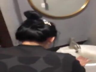 Dễ dàng nhật bản tình nhân chỉ fucked lược trong sân bay phòng tắm: người lớn video 53 | xhamster
