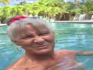 反常 奶奶 leilani 在 该 水池, 自由 色情 69 | 超碰在线视频