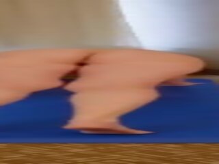 ארוטי בוגר vee עושה עירום yoga&excl;